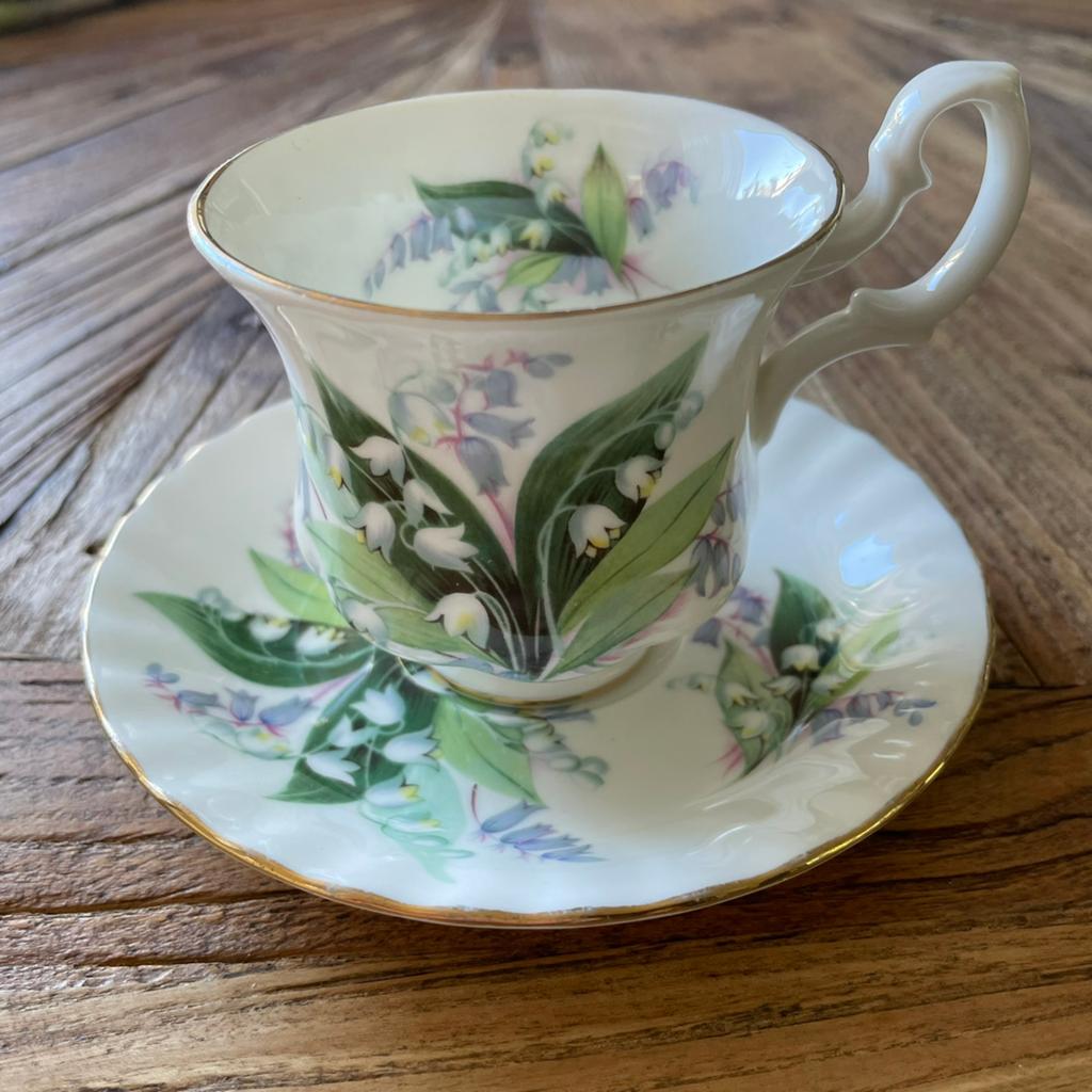 Royal albert Cheverell - summertime series, Ophalen of Verzenden, Zo goed als nieuw, Porselein, Kop en/of schotel