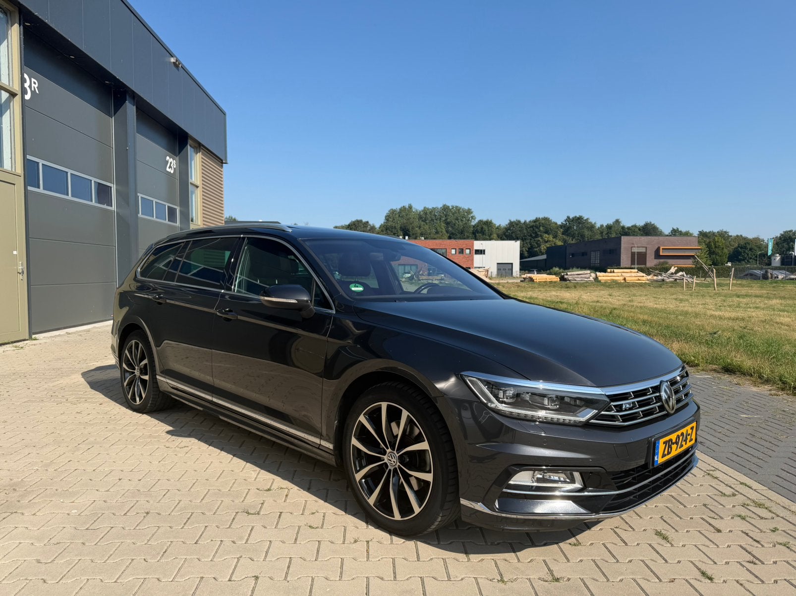 Volkswagen Passat 1.5 TSI 150pk ACT 7-DSG 2x R-LINE, Auto's, 1498 cc, 4 cilinders, 1600 kg, 149 pk