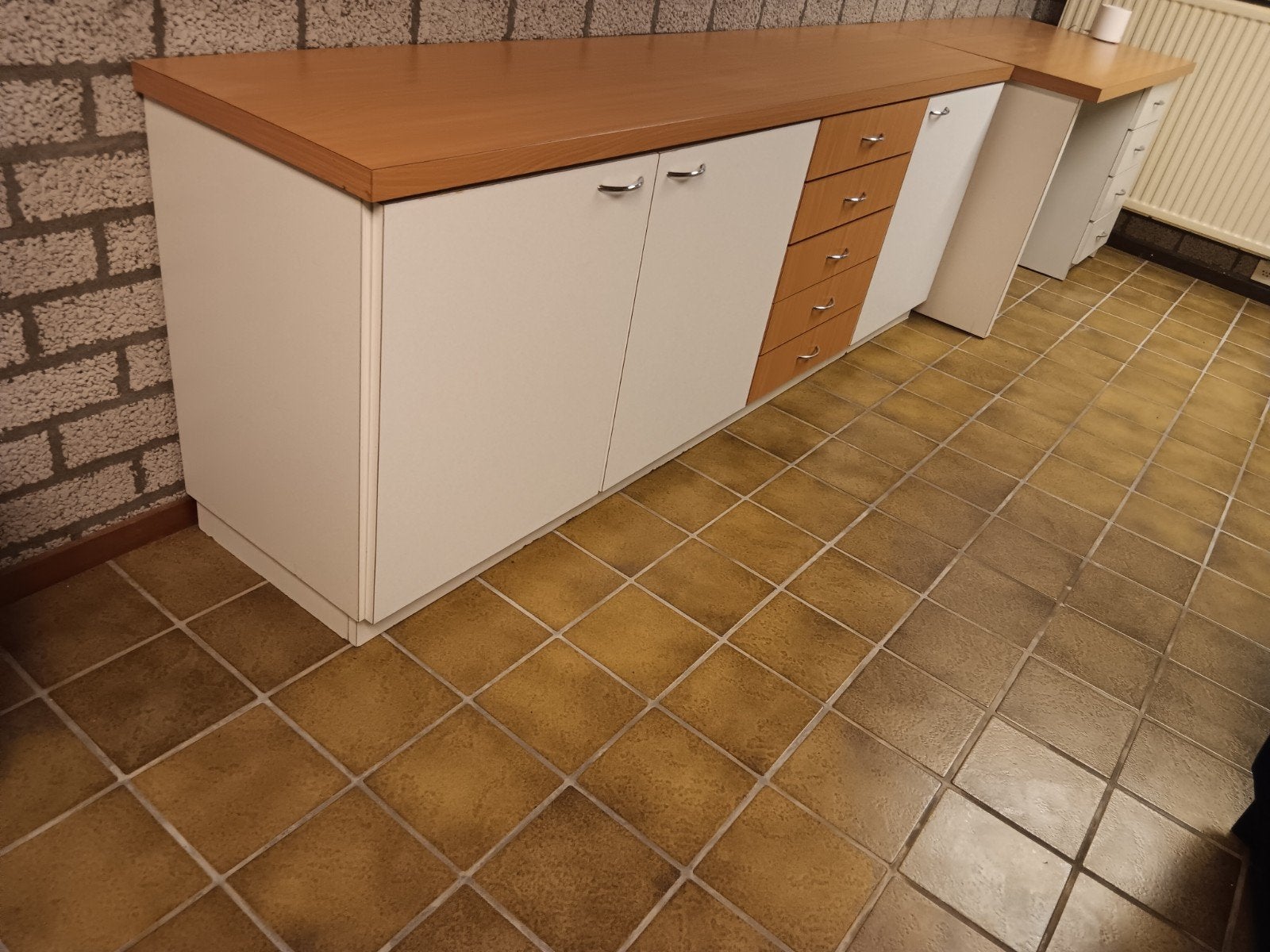 Kast en Bureau - Ideaal voor kantoor of studeerkamer, Huis en Inrichting, Kasten | Dressoirs, Ophalen
