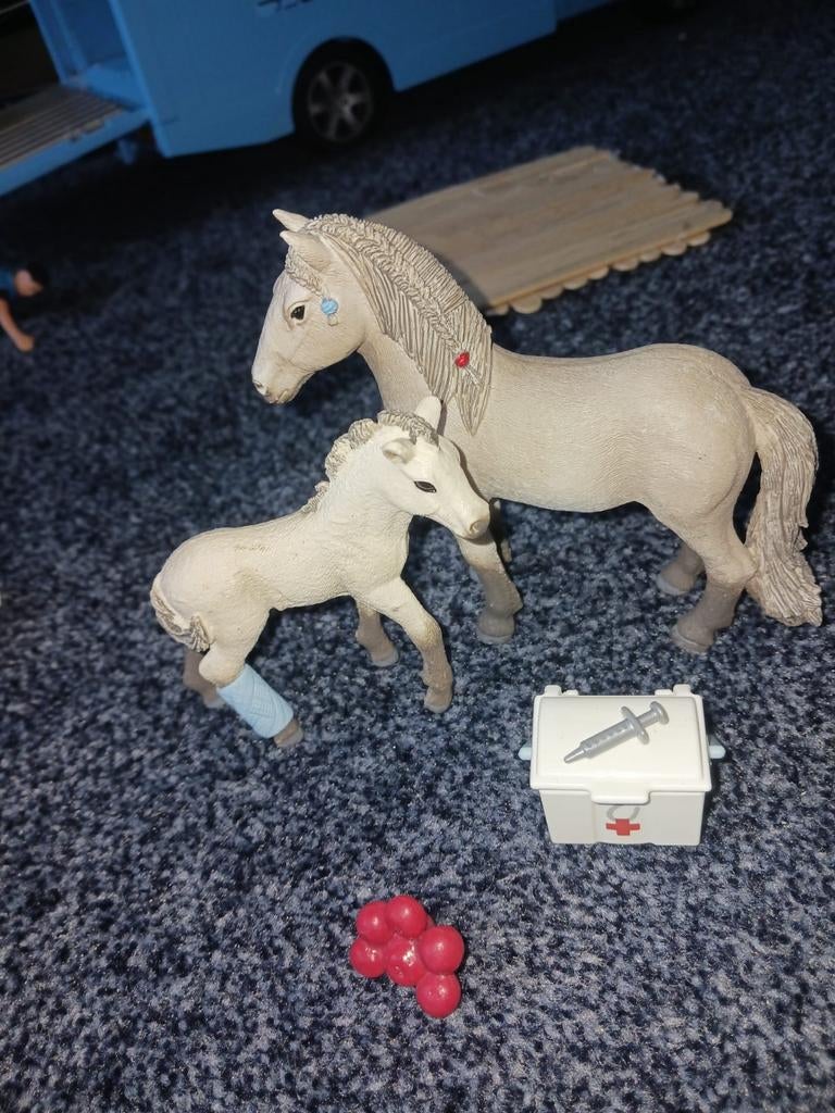 Schleich Horse Club Hannah's EHBO set met paard en veulen, Ophalen of Verzenden, Gebruikt