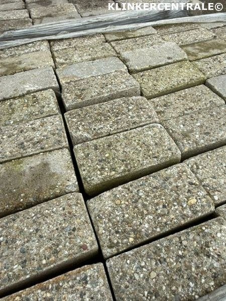 60m2 grijs betonklinkers op pallets straatstenen bkk bss