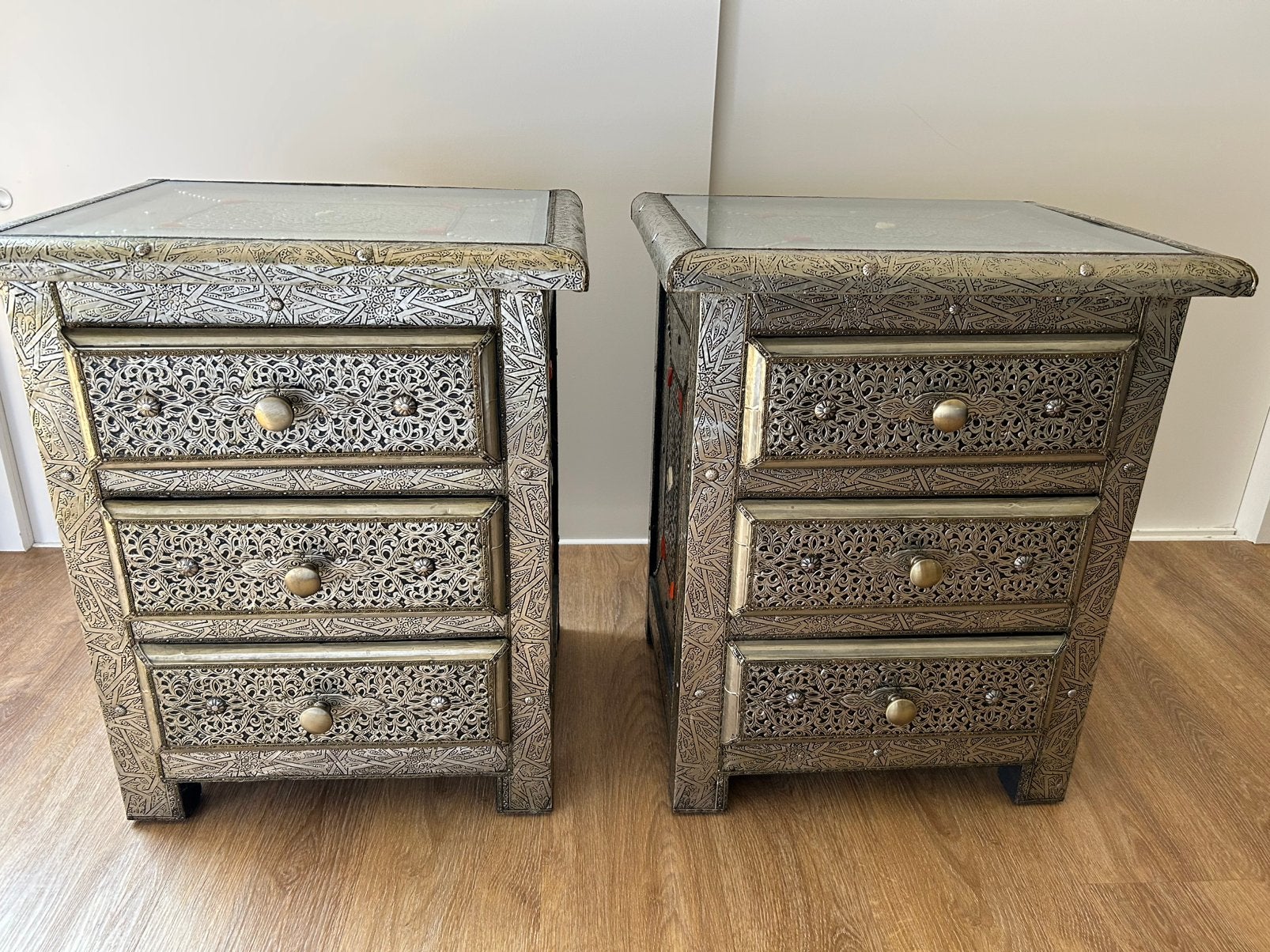 Prachtige authentieke Marokkaanse nachtkastjes – set van 2, Ophalen, Minder dan 45 cm, Metaal of Aluminium, Zo goed als nieuw
