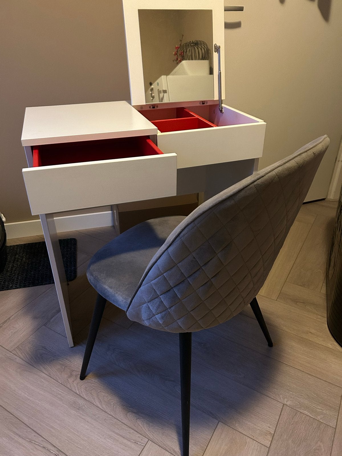 Moderne kaptafel met spiegel en lade, inclusief stoel, Ophalen, 50 tot 100 cm, Zo goed als nieuw, Minder dan 100 cm