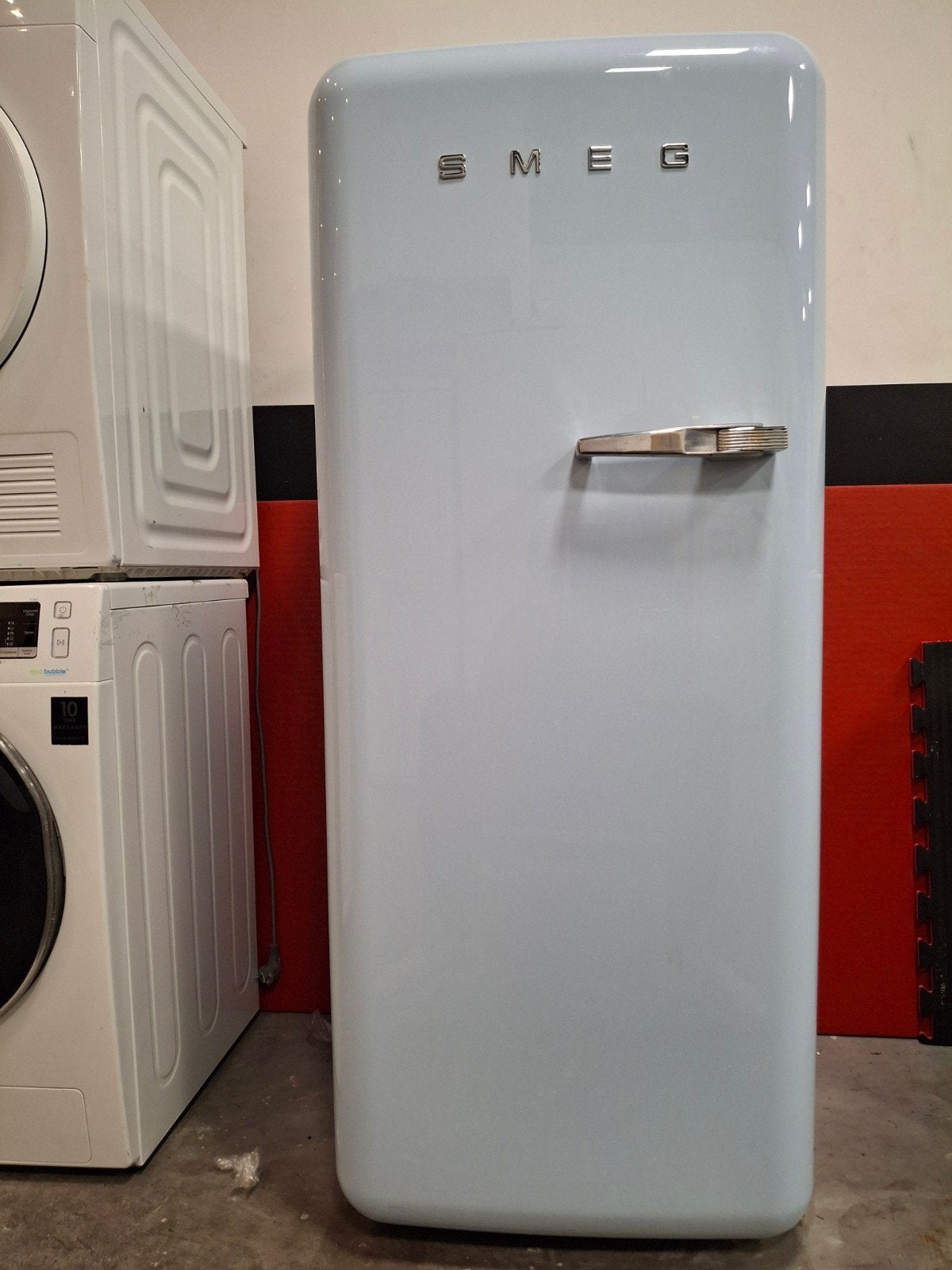 Baby blauwe Smeg Fab28 netjes onderhouden, 200 liter of meer, 60 cm of meer, Zo goed als nieuw, Met vriesvak
