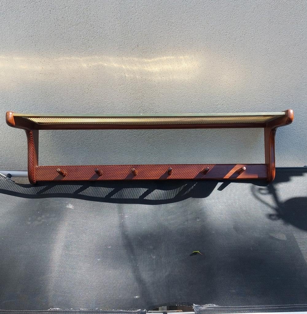 Vintage wandkapstok teak fineer met messing rooster, Wandkapstok, Gebruikt, Ophalen of Verzenden, Minder dan 100 cm