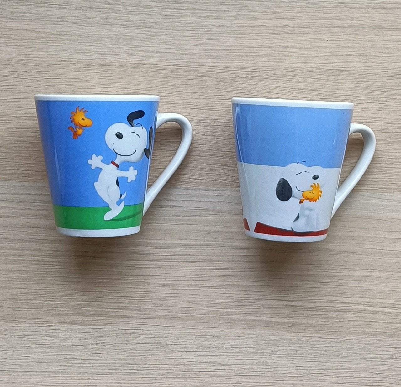 Snoopy mokken set 2 stuks peanuts 10 cm hoog, Ophalen of Verzenden, Overige stijlen, Kop(pen) en/of Schotel(s)