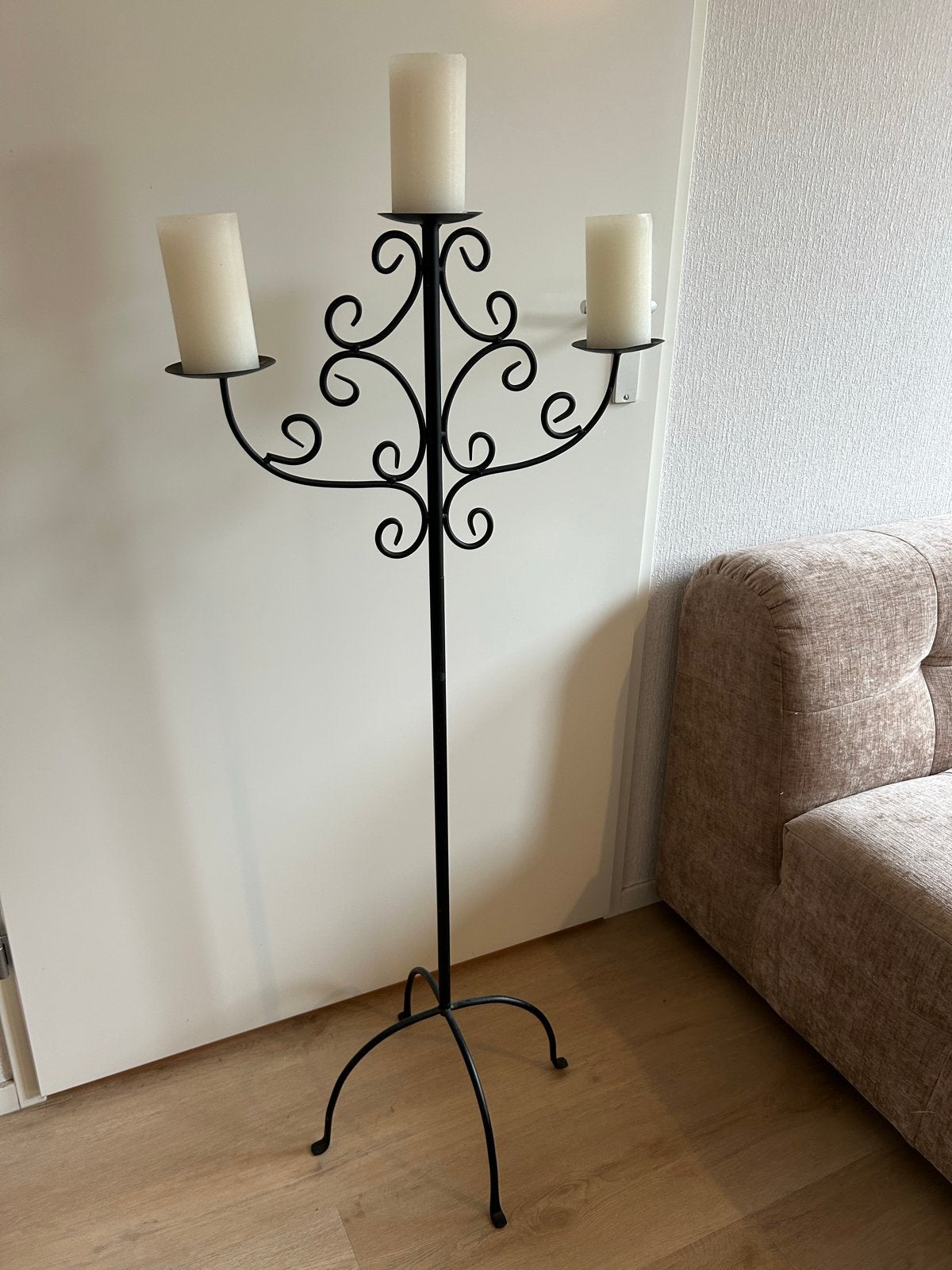 Zwarte metalen kandelaar met 3 armen, Huis en Inrichting, Woonaccessoires | Kandelaars en Kaarsen, Ophalen, Gebruikt, Zwart, Metaal