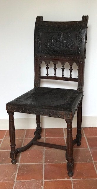 Renaissance stoel noten- of kersenhout, Ophalen
