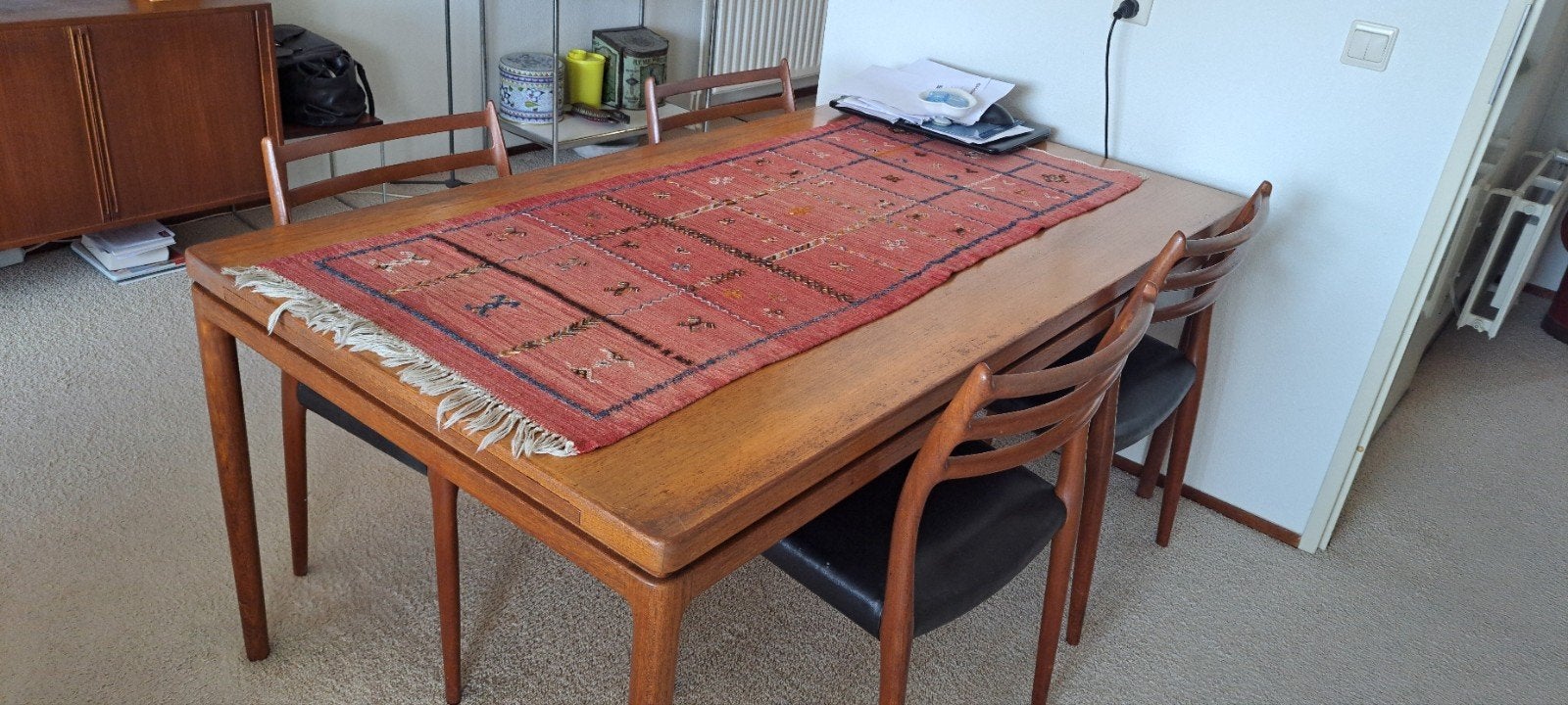 Uitschuifbare eettafel met 6 stoelen van Kai Kristiansen, Huis en Inrichting, Ophalen of Verzenden, Zo goed als nieuw, Vijf personen of meer