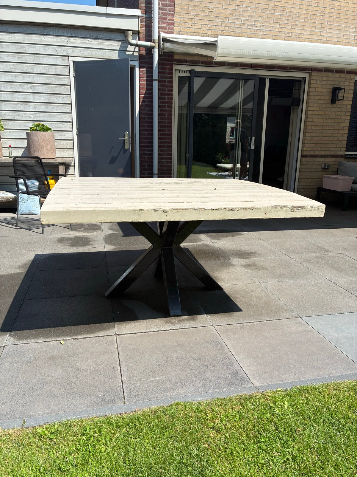 Hardhouten vierkante buitentafel met zwart stalen kruispoot, Ophalen, Gebruikt, Vierkant, Hout
