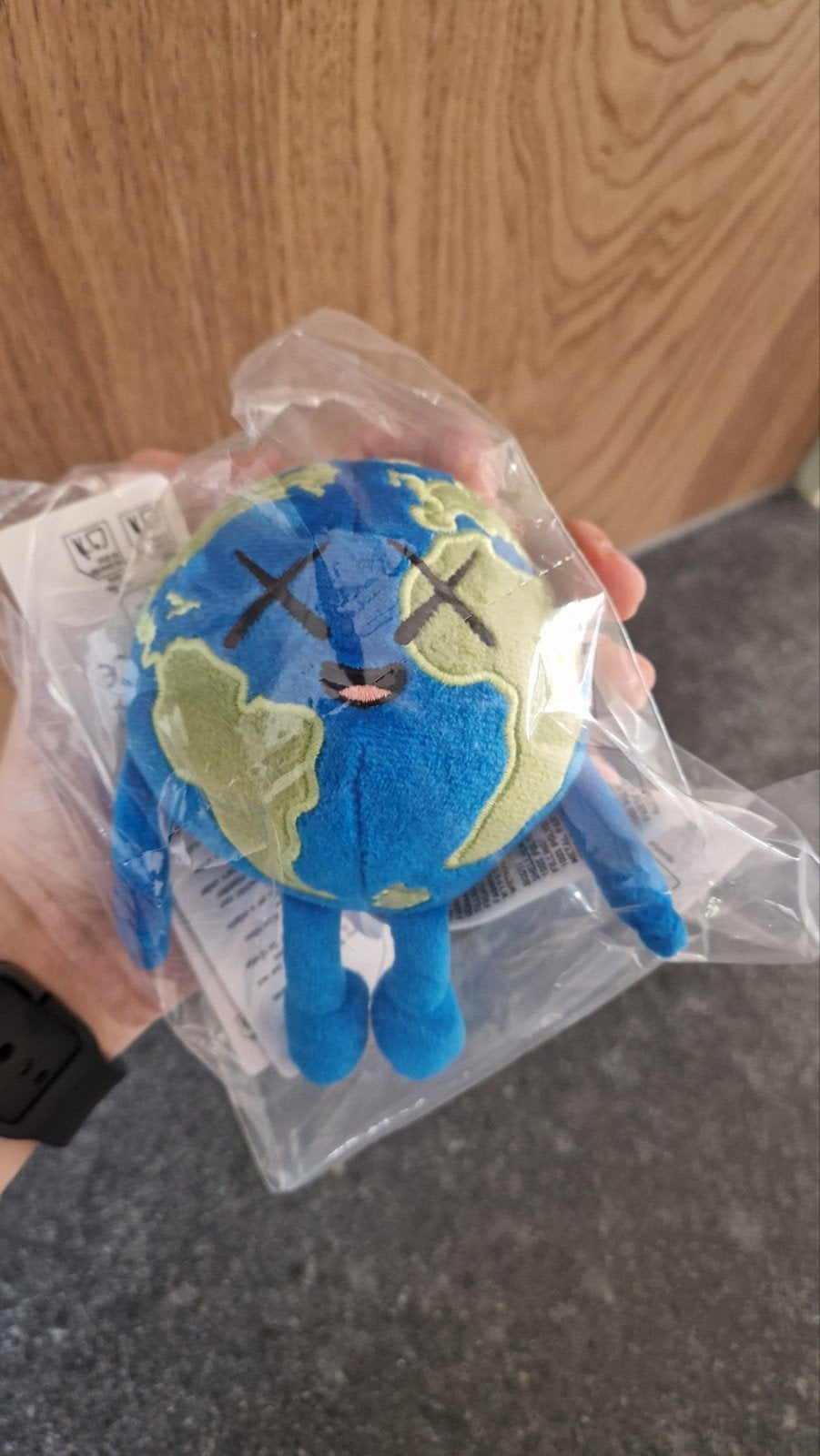 KAWS x Uniqlo - KAWS Universe Sleutelhanger Nieuw, Ophalen of Verzenden, Nieuw, Knuffel of Figuurtje