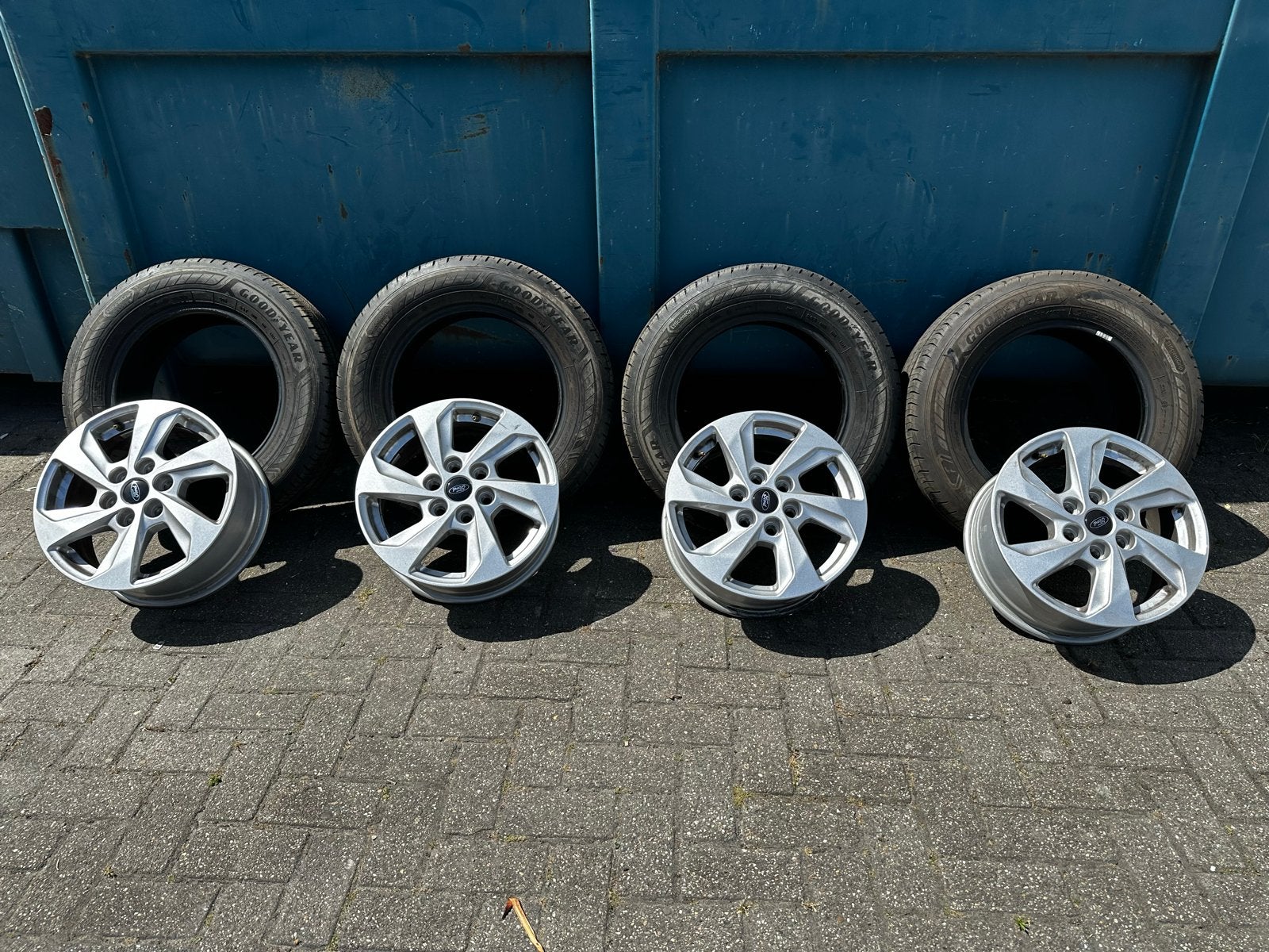 Set Ford Transit Custom uit 2023 16inch, Ophalen, 16 inch, Banden en Velgen, Zomerbanden