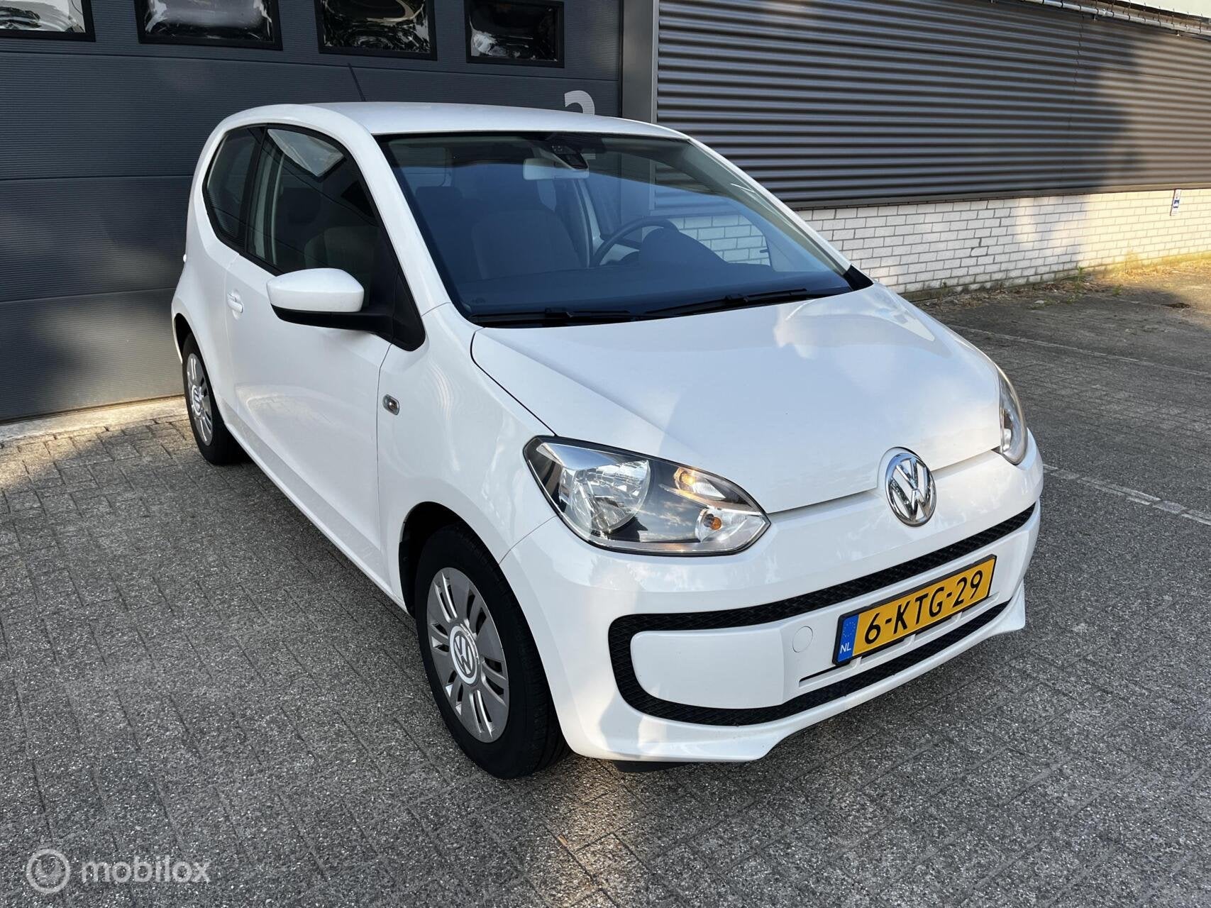 Volkswagen Up! 1.0 high up! AIRCO / NAVI, Voorwielaandrijving, Euro 5, Stof, Gebruikt