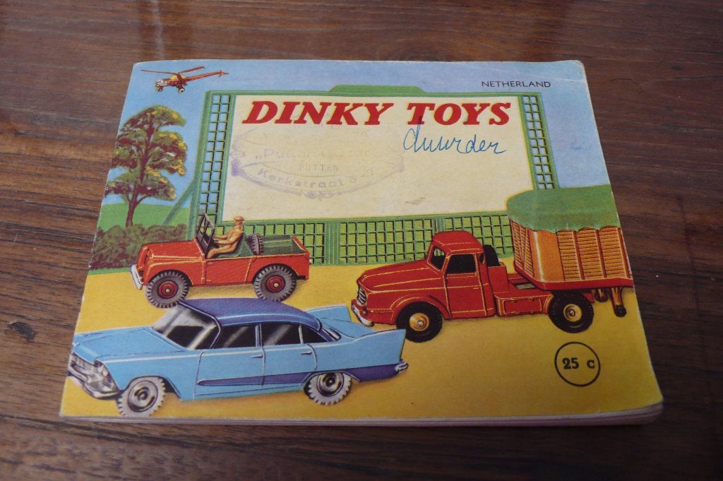 Oud Dinky Toys boekje met prijs folder catalogus, Ophalen of Verzenden, Gelezen, Catalogus