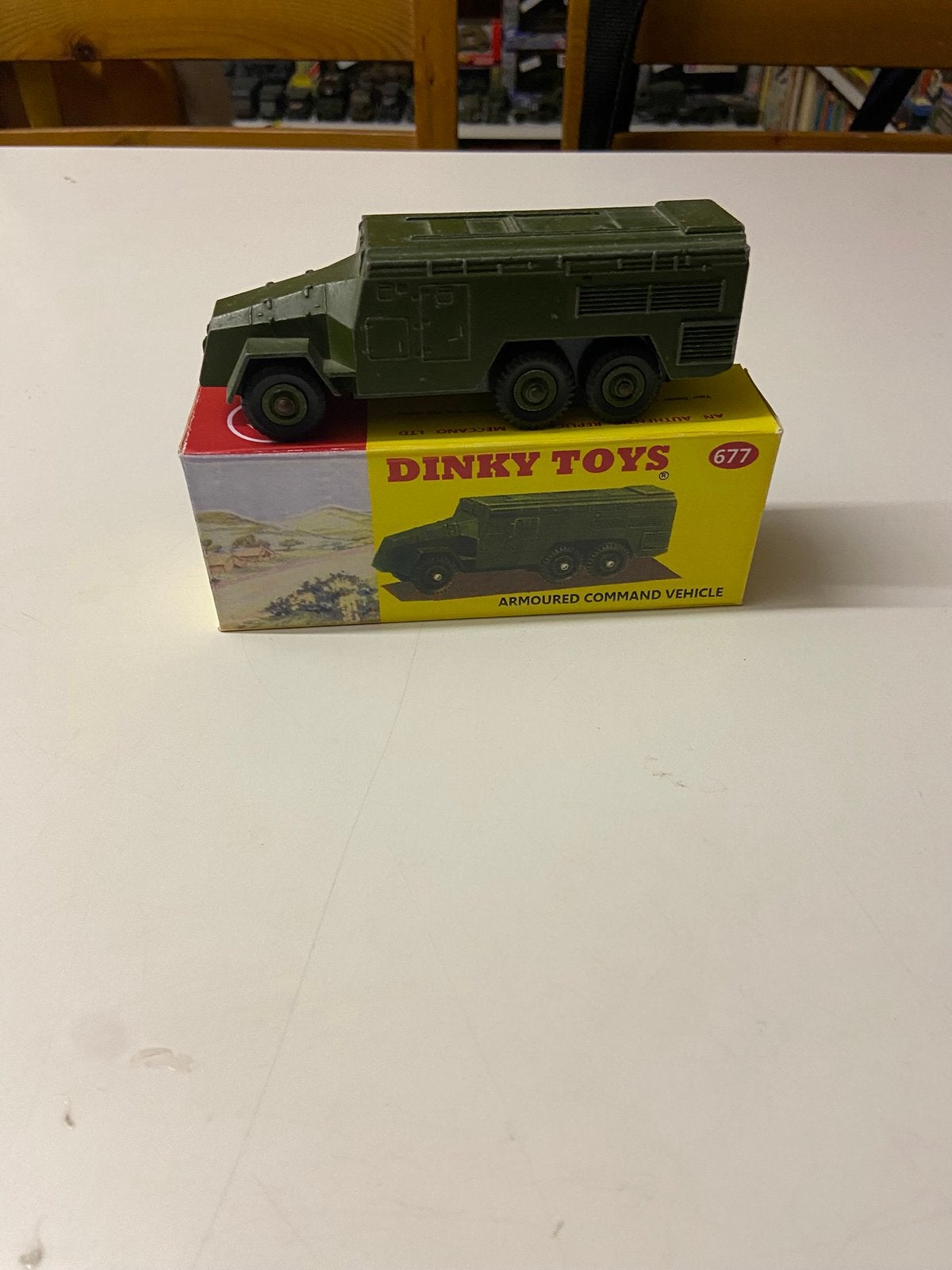 Dinky militair command  vehicle 677, Ophalen of Verzenden, Zo goed als nieuw, Bus of Vrachtwagen, Dinky Toys