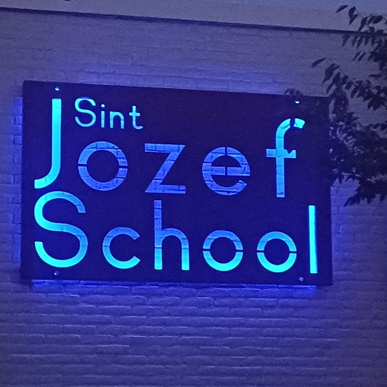 Stalen Gevelbord zoekt Sint Jozefschool, Ophalen, Nieuw
