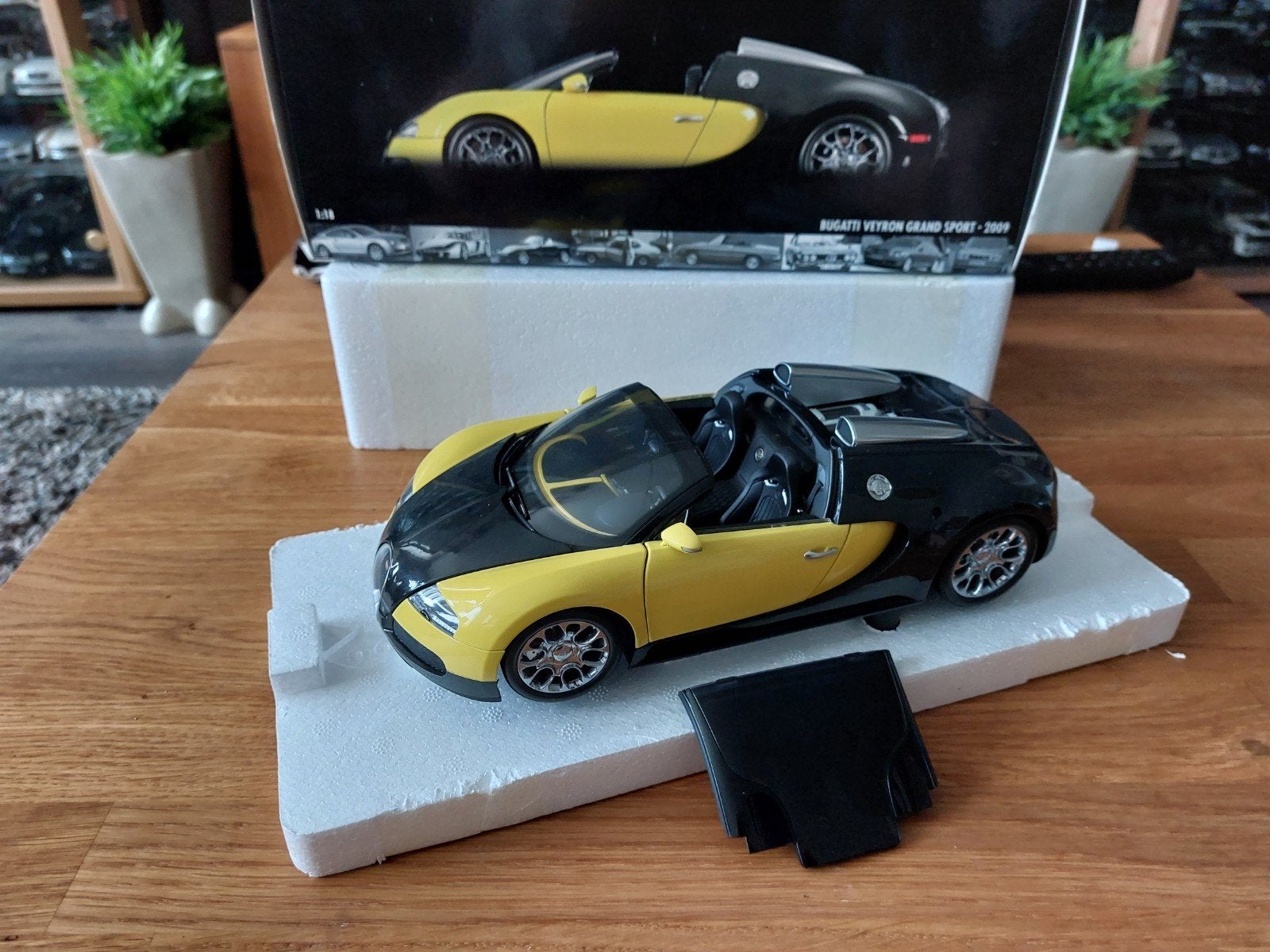 Minichamps 1/18 Bugatti veyron Grand Sport Black Lemon, Ophalen of Verzenden, Zo goed als nieuw, Auto, MiniChamps