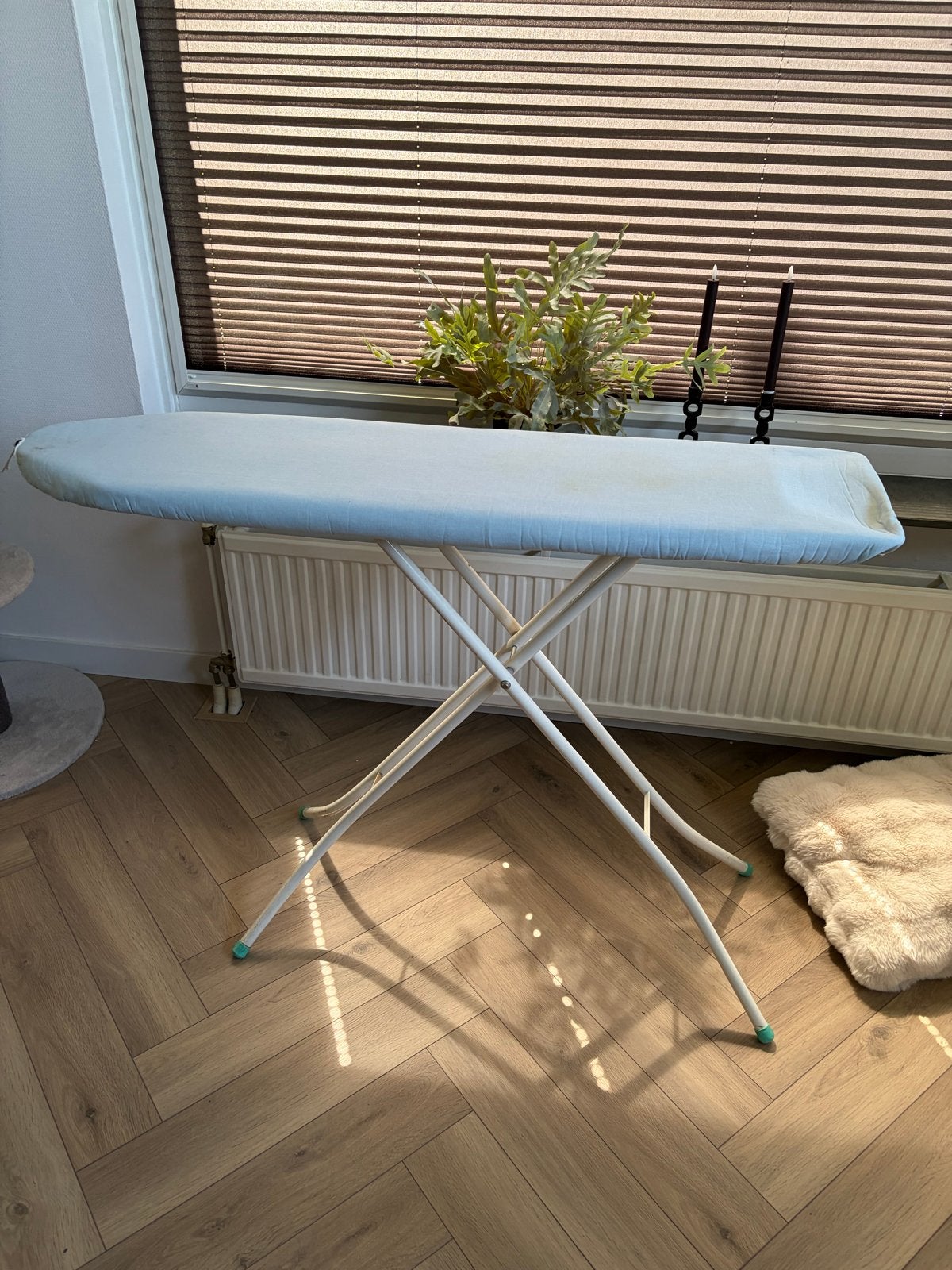 Stevige strijkplank met nieuw strijkplankdoek, Ophalen, Gebruikt