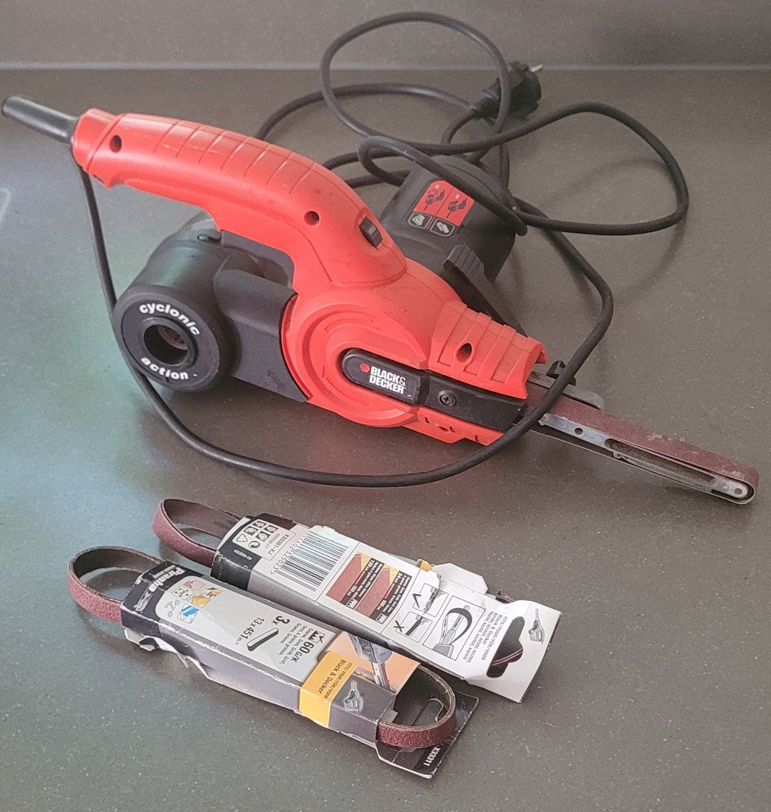 Black & Decker KA900E Bandschuurmachine met schuurbanden, Ophalen of Verzenden, Minder dan 600 watt, Bandschuurmachine