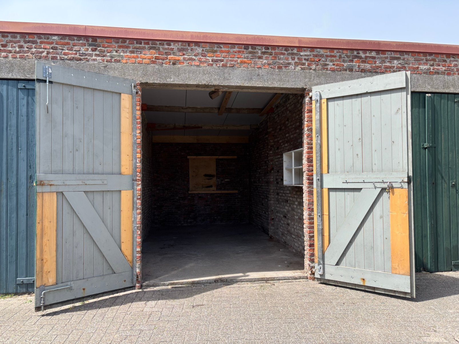 Te huur mooie hoge garagebox Westkapelle, Auto diversen, Autostallingen en Garages