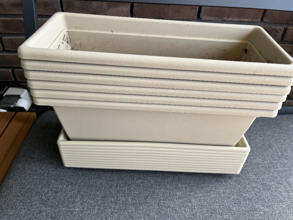 6 kleine bloembakken met schotel in nieuwstaat, Kunststof, Minder dan 30 cm, Minder dan 60 cm, Rond