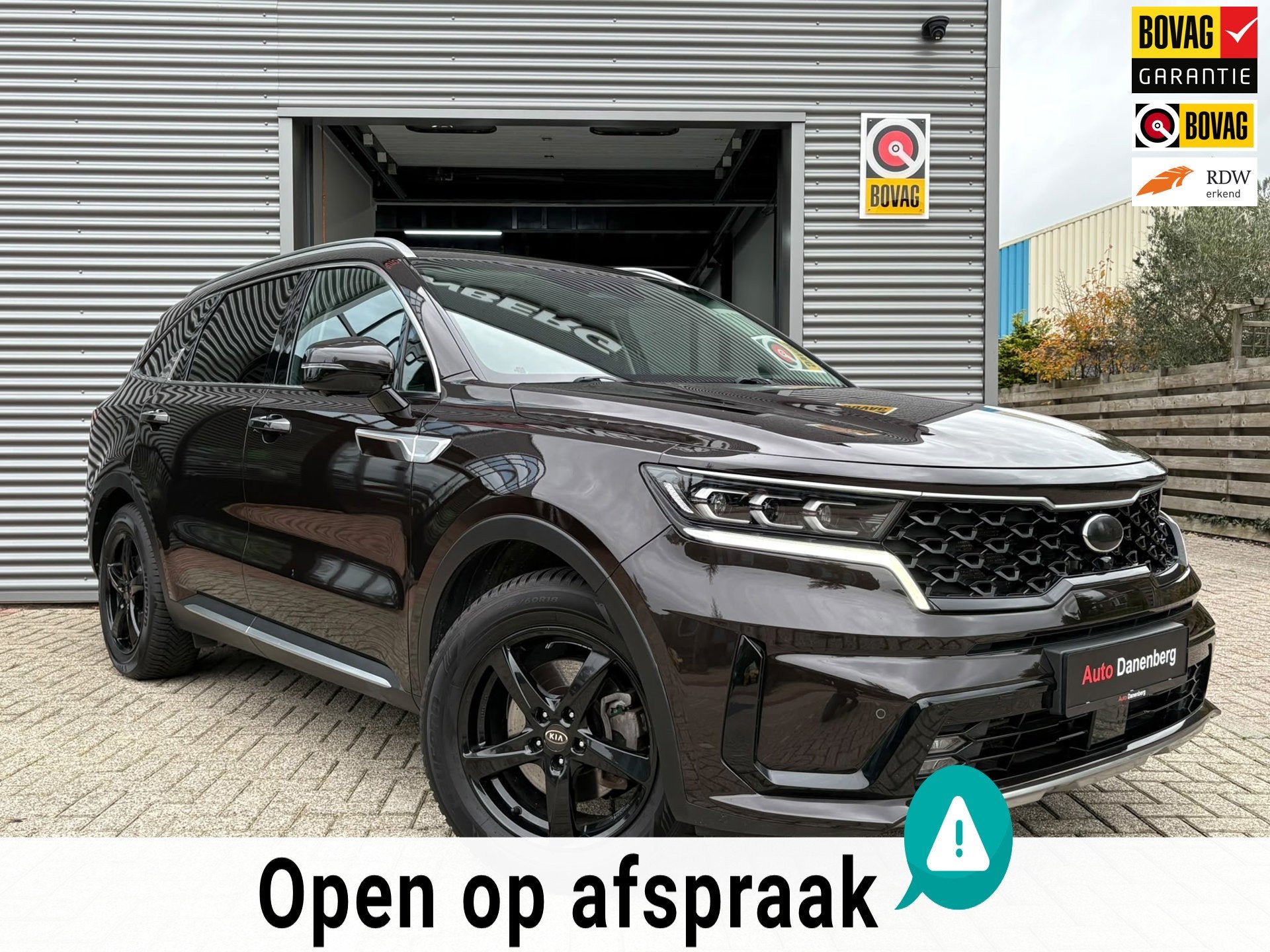 Kia Sorento 1.6 T-GDI Plug-in Hybrid 4WD BLACK-LINE! AUTOMAA, Auto's, Dealer onderhouden, Verwarmde buitenspiegels, Zwart, Overige kleuren