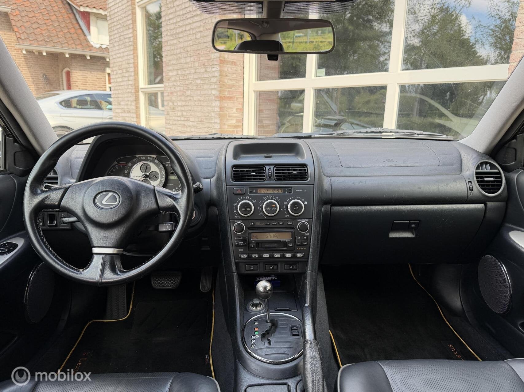 Lexus IS 200 Business Automaat Cruise Weinig kms, Auto's, Gebruikt, 155 pk, Sedan, Zilver of Grijs