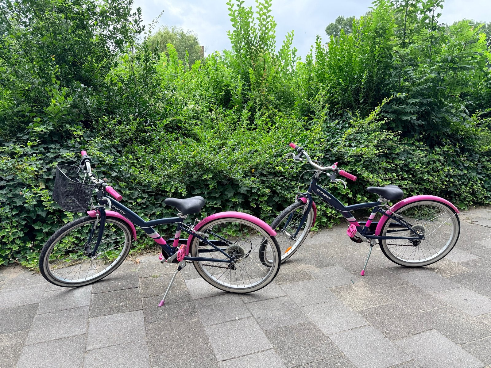 2 stuks 24 inch meisjesfiets - B'Twin Original 500, Fietsen en Brommers, Fietsen | Meisjes, Ophalen, Velgrem, Handrem, Gebruikt