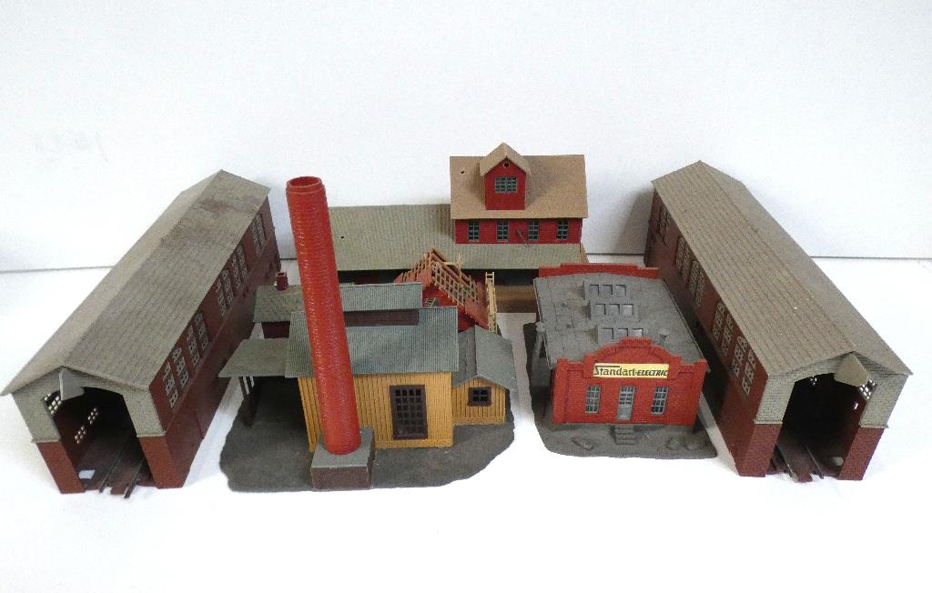 Te koop partij vintage H0 gebouwen, voornamelijk fabriek, Overige merken, Gebruikt, Gelijkstroom of Wisselstroom, Brug, Tunnel of Gebouw