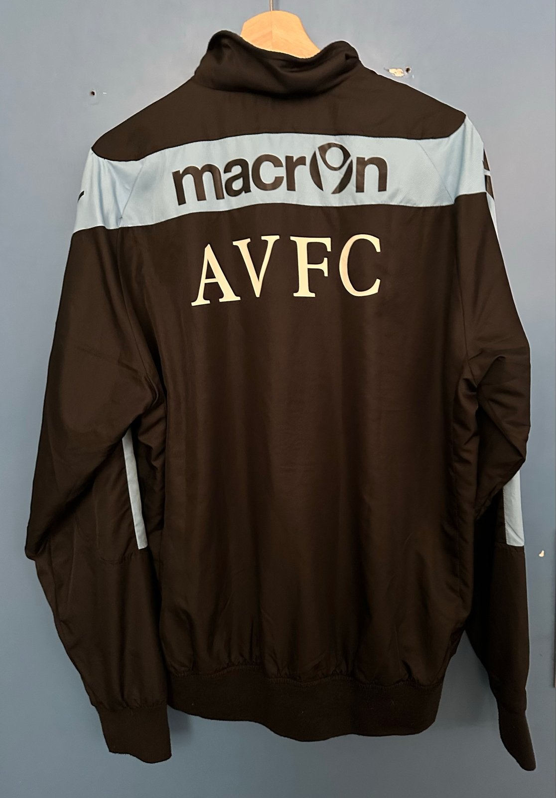 Aston Villa FC trainingsjack 2012/2013 - Macron, Bruin, Verzenden, Maat 56/58 (XL), Voetbal