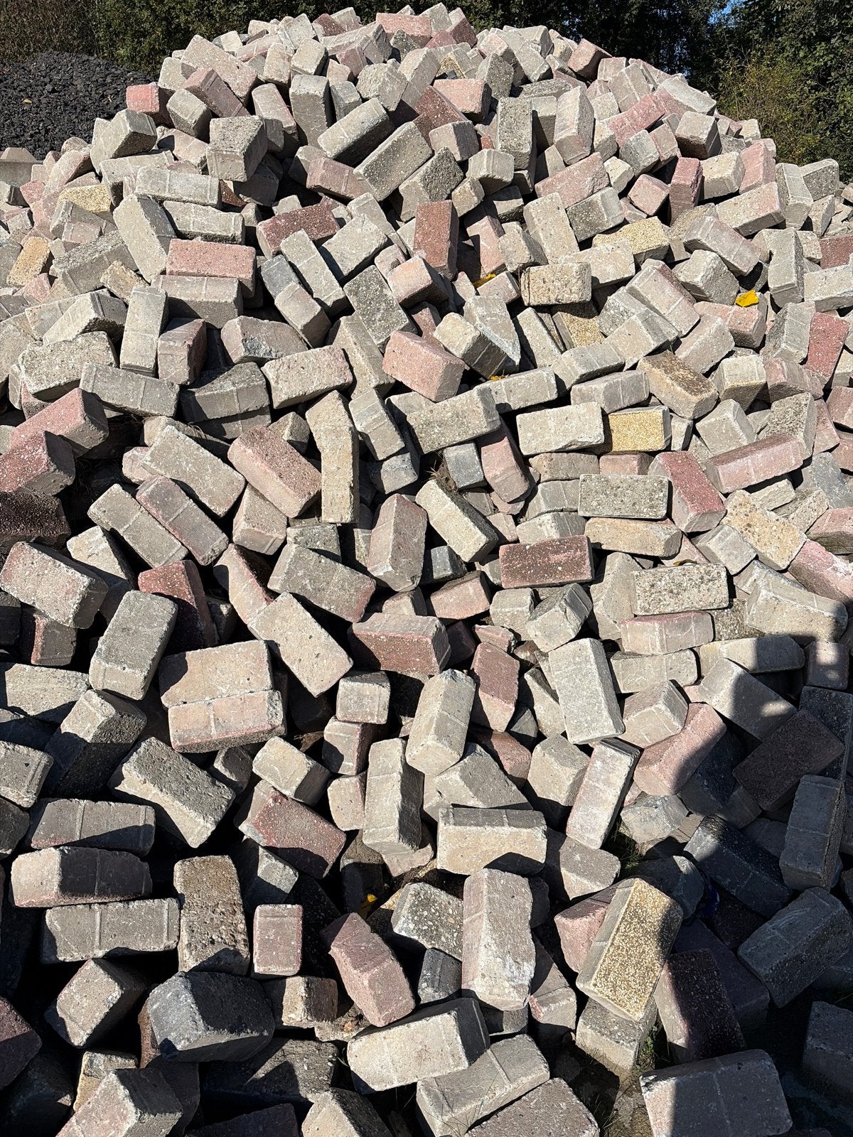 200 m2 gebruikte BKK 8 cm betonklinkers, diverse kleuren, Gebruikt, Klinkers, Ophalen of Verzenden, 10 m² of meer