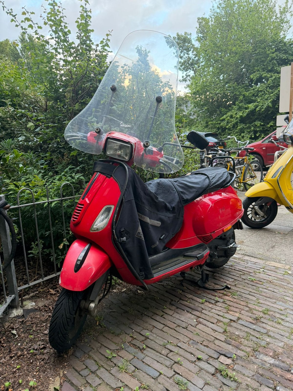 Scooter 2011, Fietsen en Brommers, Ophalen, Gebruikt, Benzine, Vespa