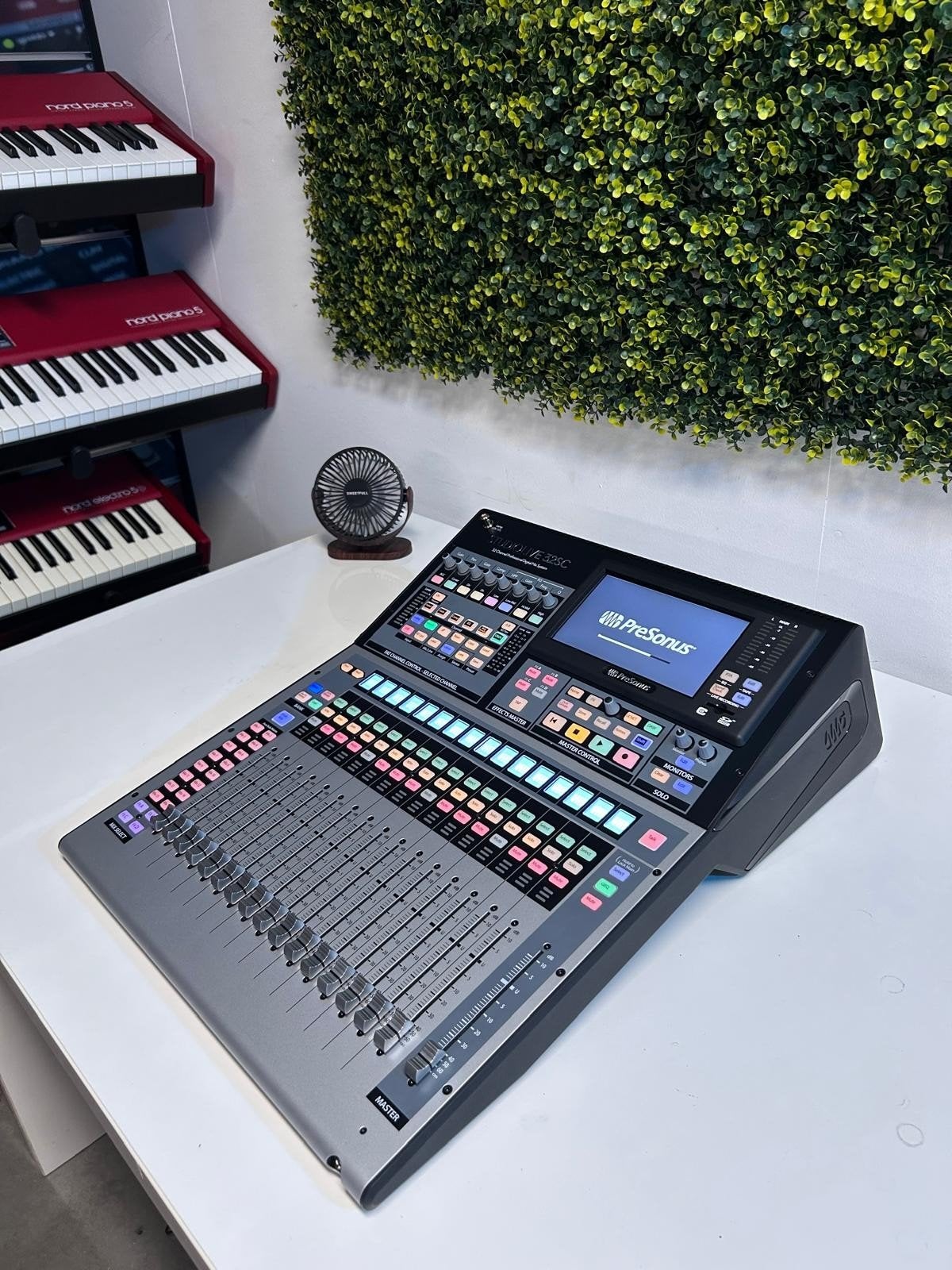 Presonus StudioLive 32SC Digitale Mixer ACTIE Prosq, 18011 Grand Bay Ct, Baton Rouge, LA 70809, USA, Microfooningang, Zo goed als nieuw