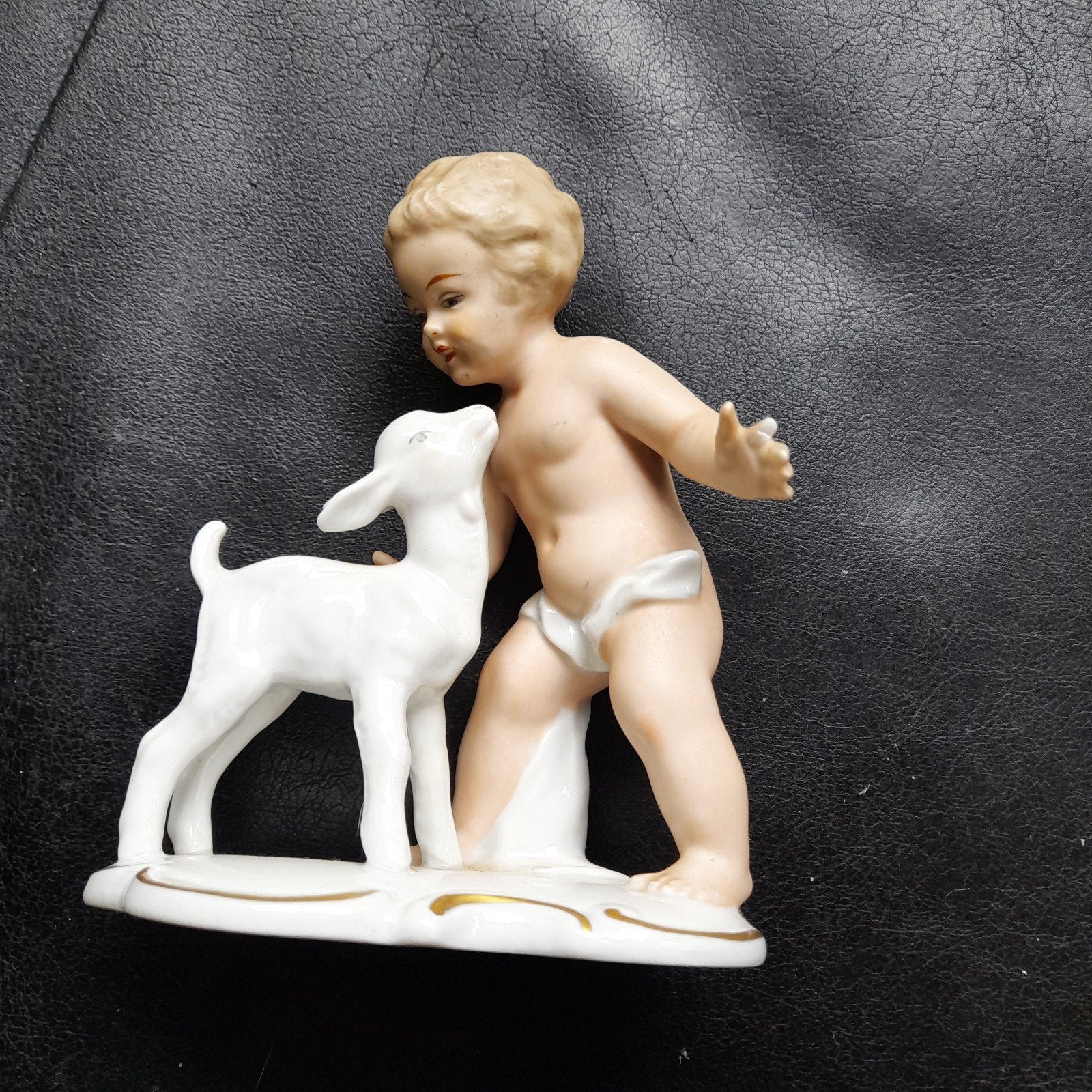 Antieke porseleinen beeldje van cherubijn met lam, Antiek en Kunst, Ophalen