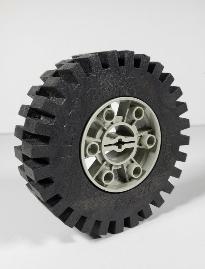 1x Lego onderdeelnummer 3739c01 Technic wiel 24x43, Lego, Ophalen of Verzenden, Zo goed als nieuw, Technic