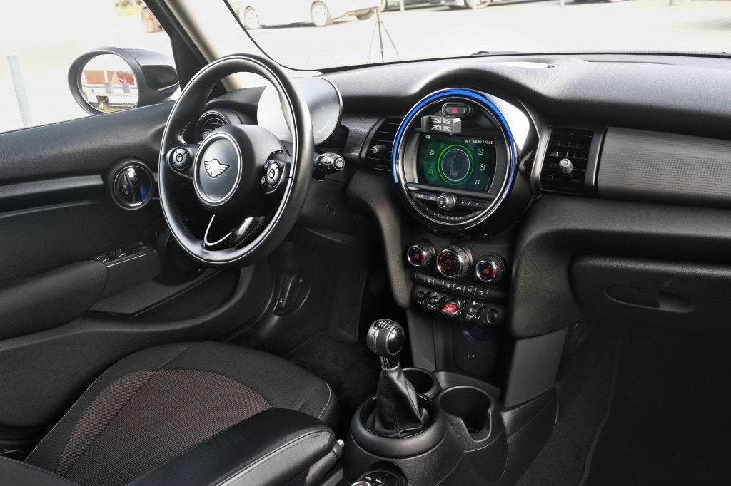 MINI Cooper 1.5 Pepper Origineel NL, Digitaal display, 5Deur, Voorwielaandrijving, Gebruikt, 1165 kg, Blauw