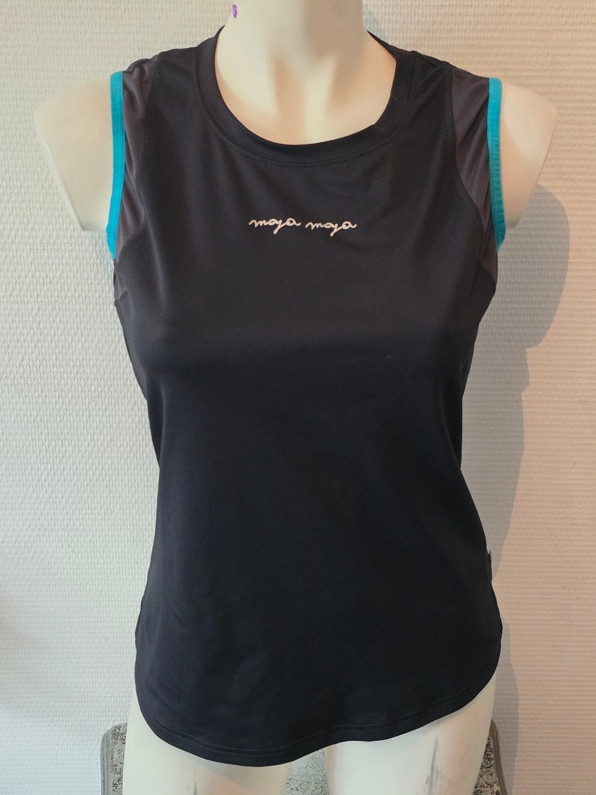 Maya Maya sporttop maat L zwart met turquoise details, Maya Maya, Zwart, Maat 42/44 (L), Ophalen of Verzenden