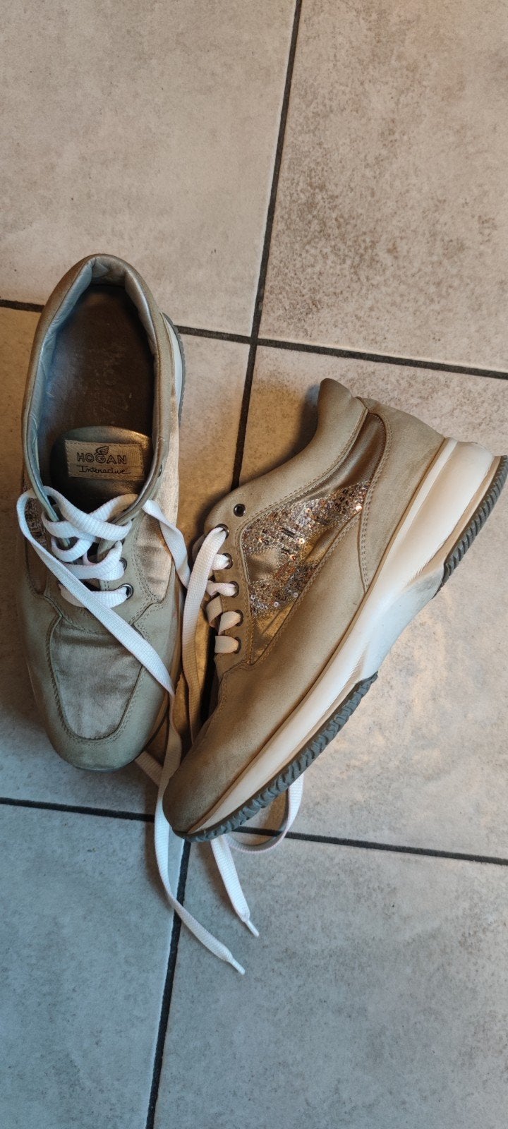 Hogan sneakers, maat 39.5 in goede staat, Kleding | Dames, Beige, Ophalen of Verzenden, Sneakers of Gympen, Hogan