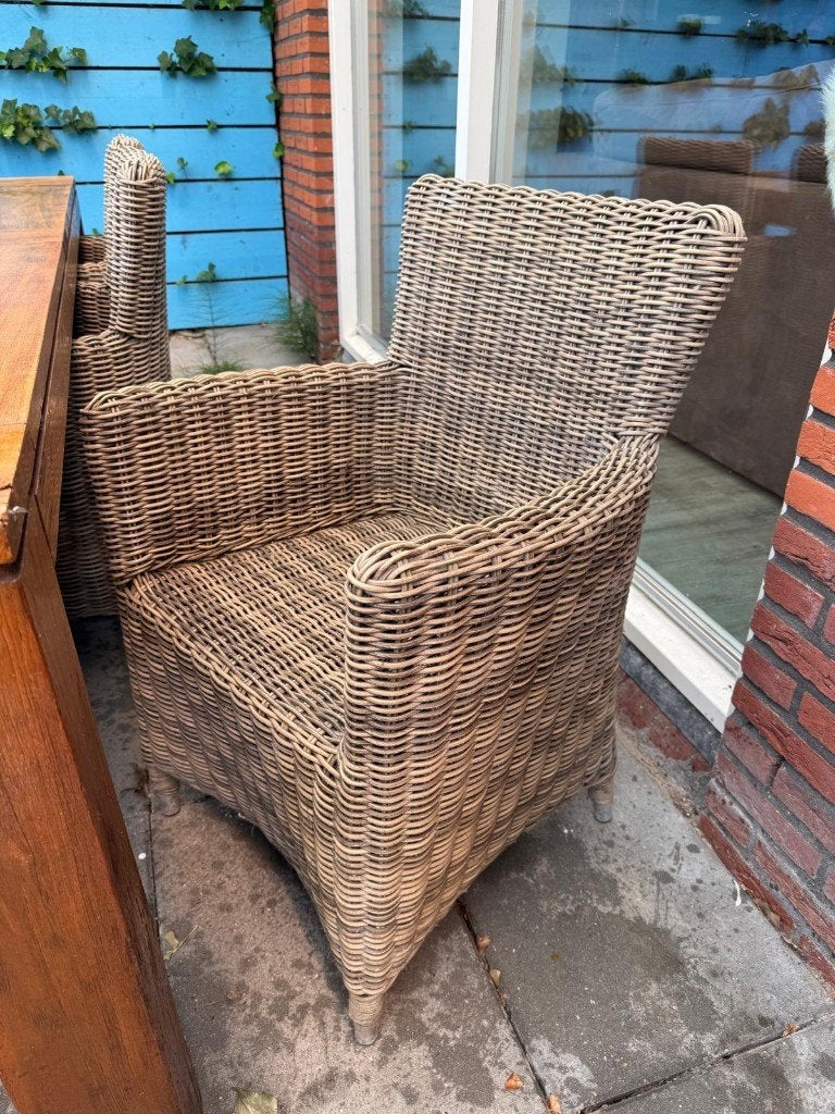 Robuuste houten tuintafel met 6 rieten stoelen, Ophalen, Zo goed als nieuw, Rechthoekig, Hout