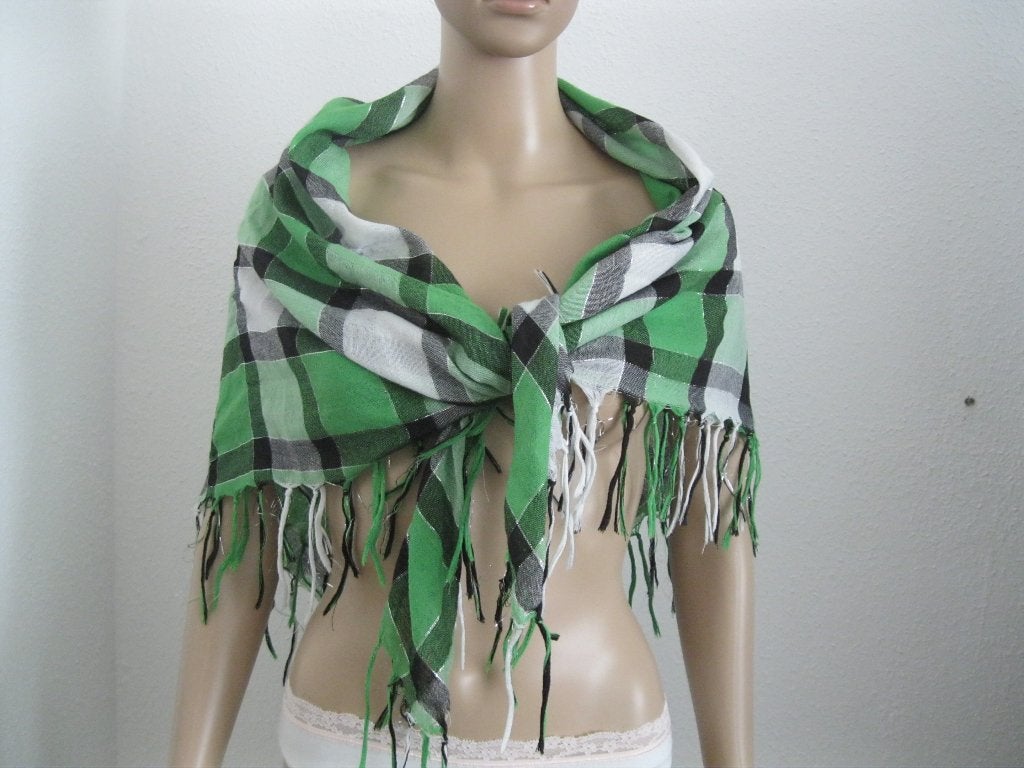 1 vierkante sjaal met franjes, 100X100 cm., Kleding | Dames, Ophalen of Verzenden, Onbekend, Zo goed als nieuw, Sjaal