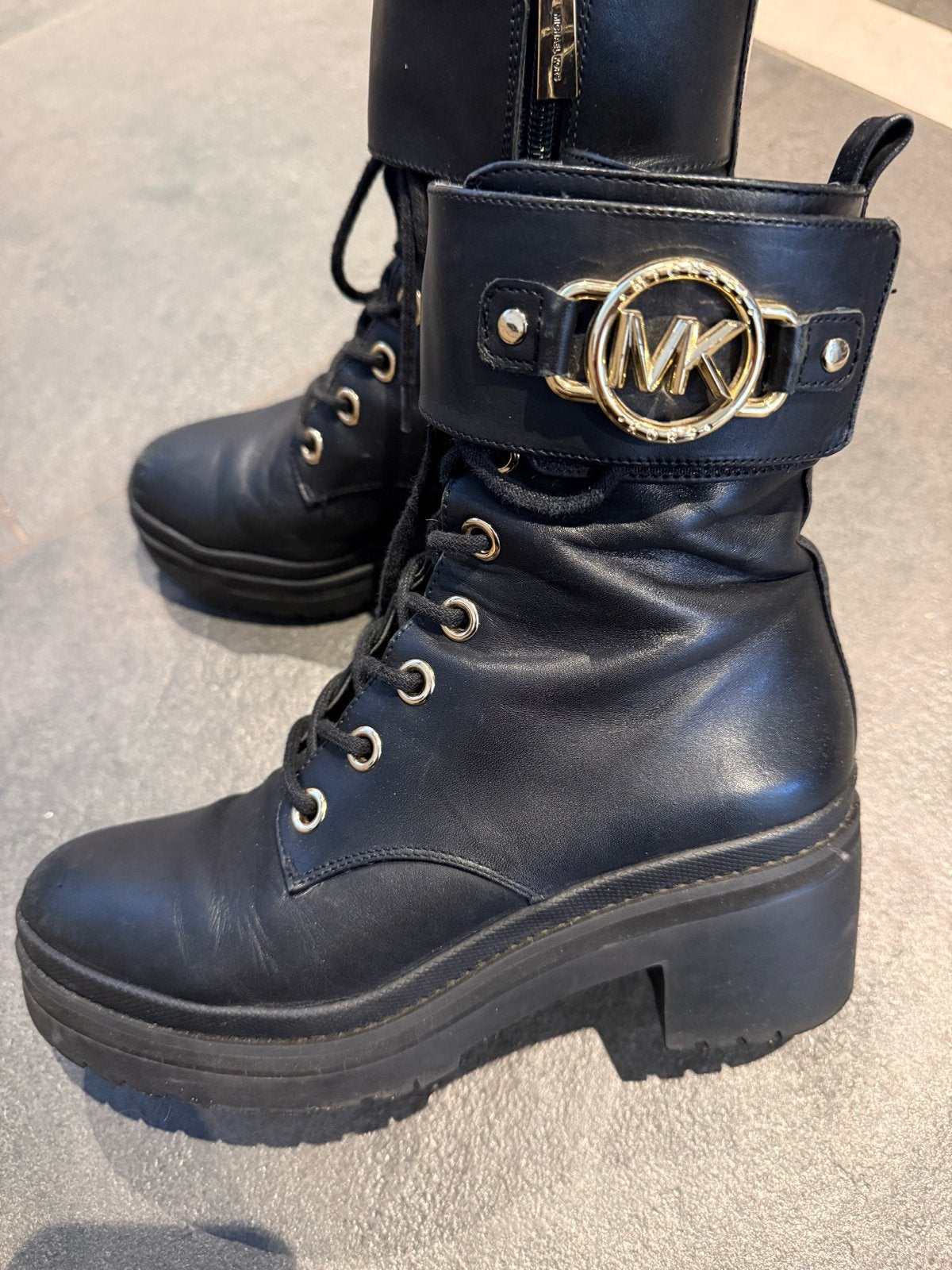 Michael Kors Zwarte Enkellaarzen Maat 36, Kleding | Dames, Schoenen, Ophalen of Verzenden, Gedragen, Zwart, Lage of Enkellaarzen