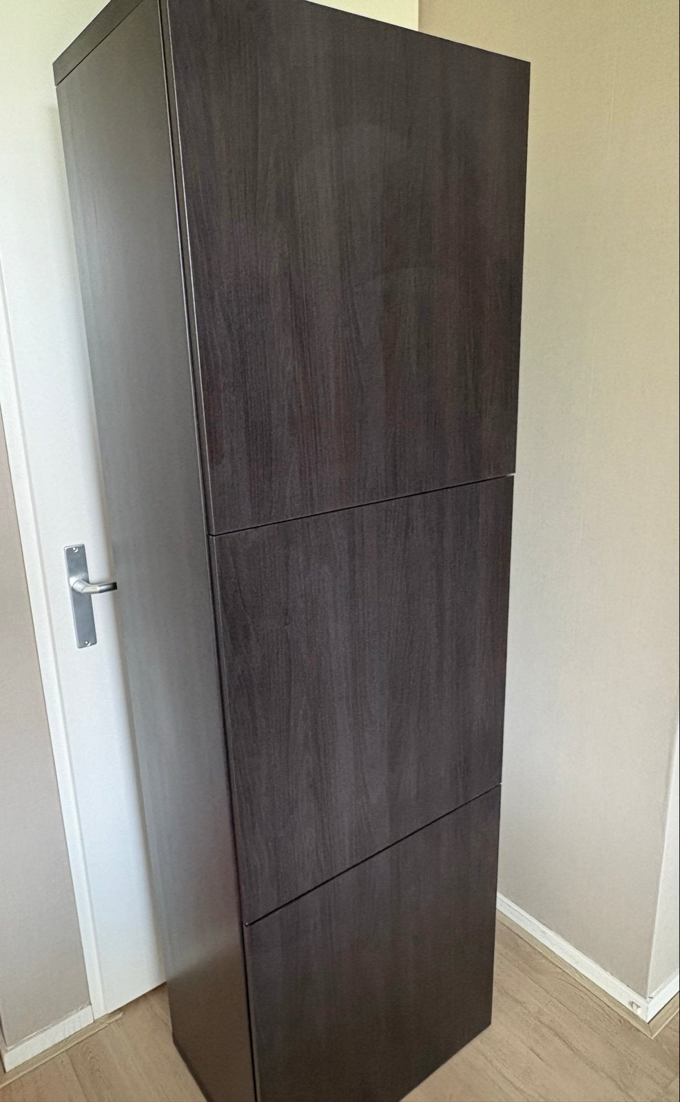 IKEA Besta Kast zwartbruin met planken, Huis en Inrichting, Ophalen, Zo goed als nieuw