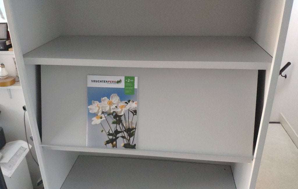 Tijdschriftenkast planken kleppen metaal kwaliteit kast, Ophalen, Gebruikt