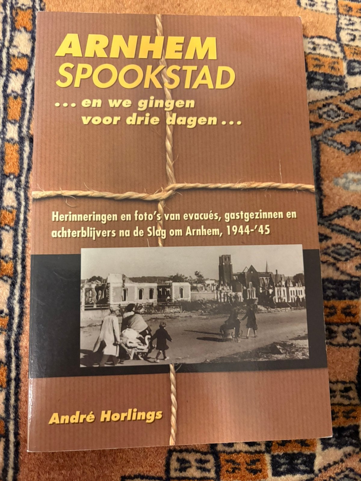 A. Horlings - Arnhem spookstad, Ophalen of Verzenden, Zo goed als nieuw, A. Horlings
