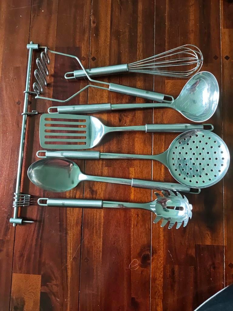 Complete set RVS keukengerei met ophangsysteem, Zilver, Ophalen of Verzenden, Metaal, Overige typen