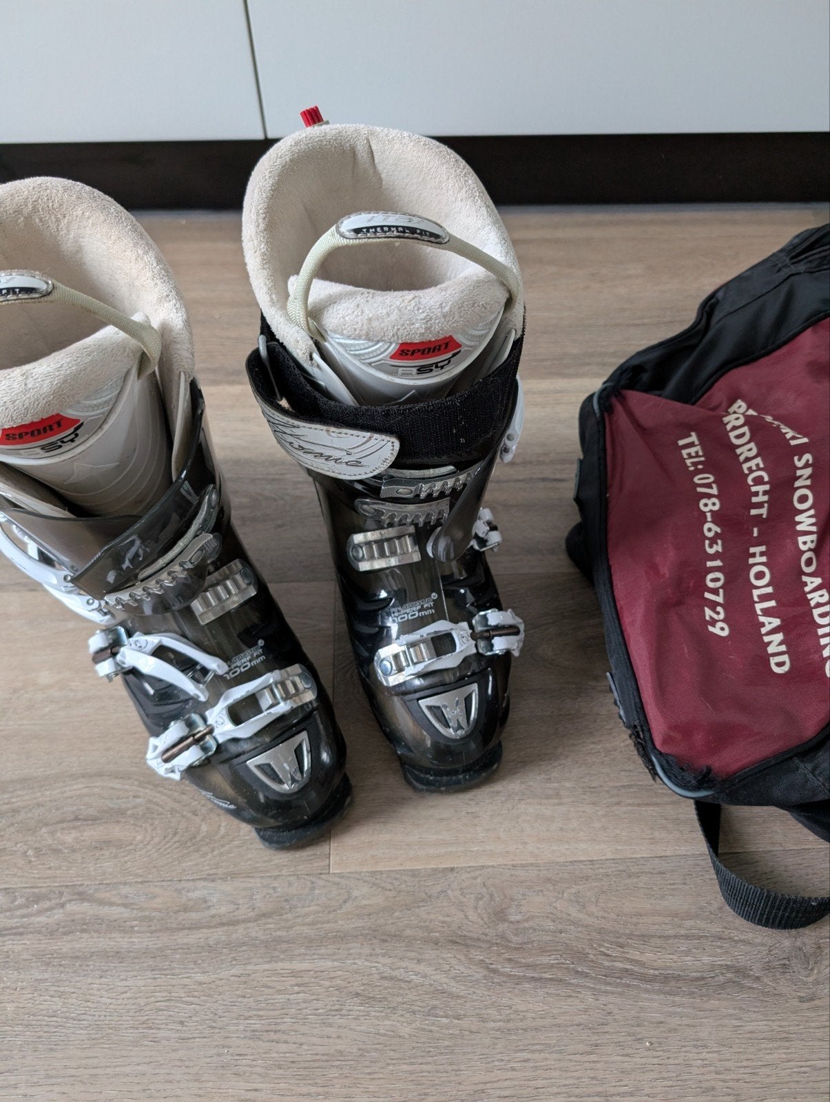 Atomic Skischoenen - maat 27/27,5 (schoenmaat 40) tweedehand, Sport en Fitness, Ophalen, 160 tot 180 cm, Schoenen, Zo goed als nieuw