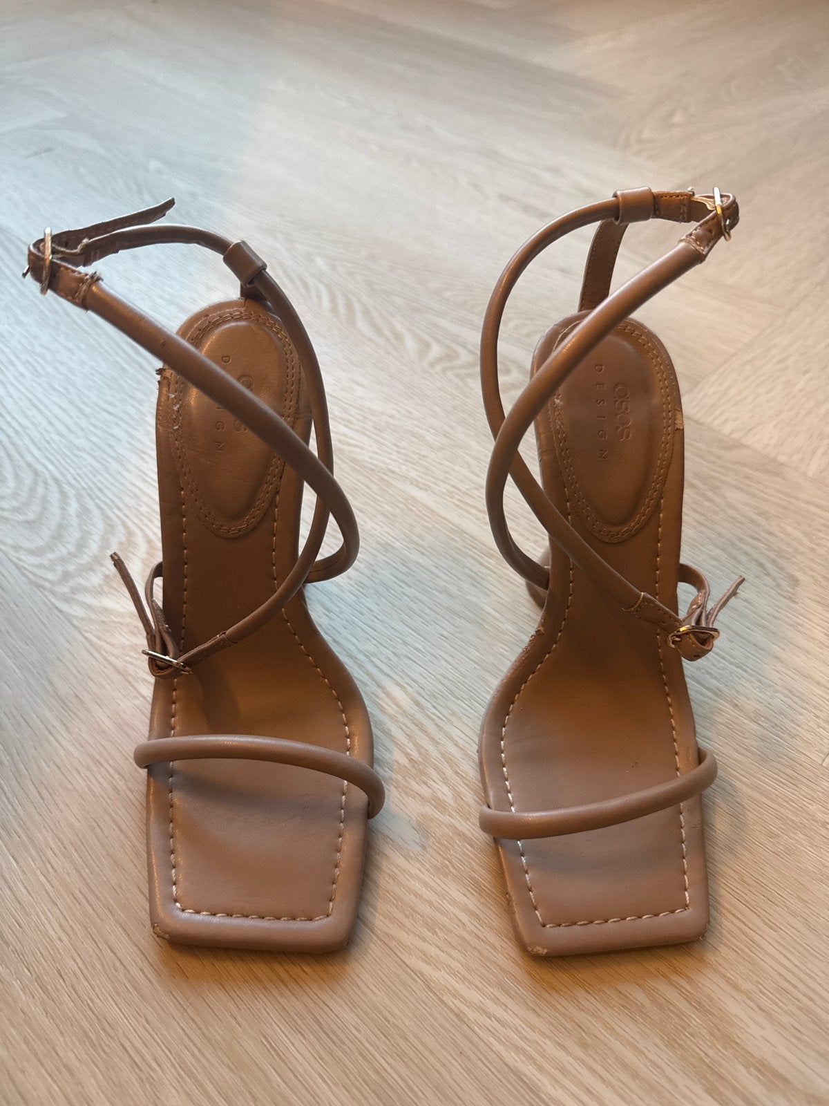 ASOS DESIGN Sandalen met hak - Beige, Kleding | Dames, Schoenen, Ophalen of Verzenden, Gedragen, Beige, Sandalen of Muiltjes