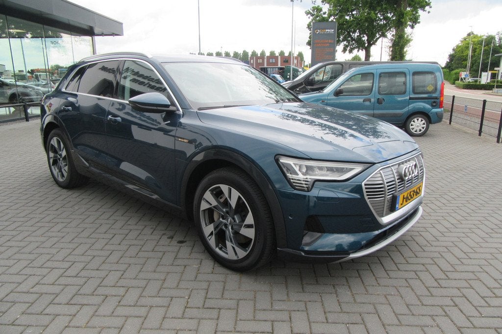 Audi e-tron e-tron 55 quattro advanced Pro Line Plus 95 kWh,, Auto's, Audi, 131 €/maand, 192 pk, Met garantie (alle), Blauw