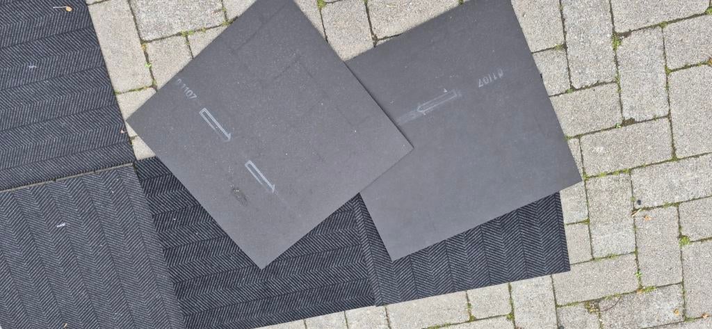 Zwarte tapijttegels met visgraatpatroon, Modern, Visgraat, Duurzaam, Minder dan 50 cm, Gebruikt, Vierkant