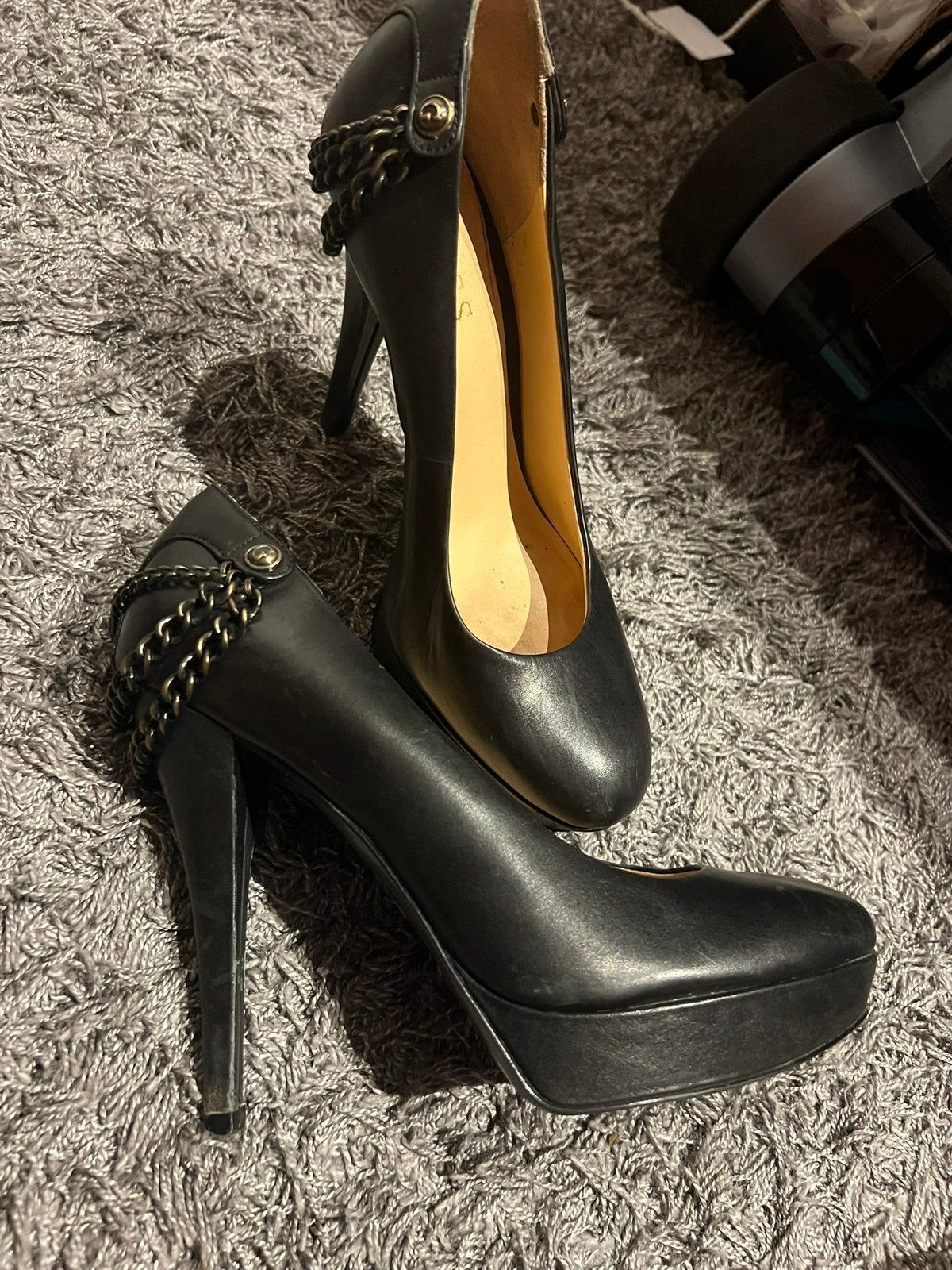 GUESS pumps met kettingen maat 37 origineel zgan, Pumps, G, Guess, Zwart